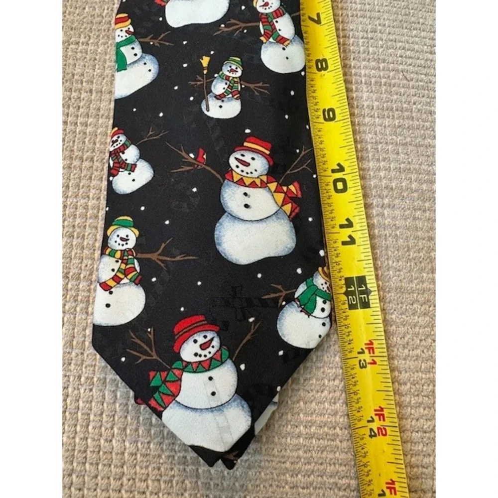 Hallmark yule tie